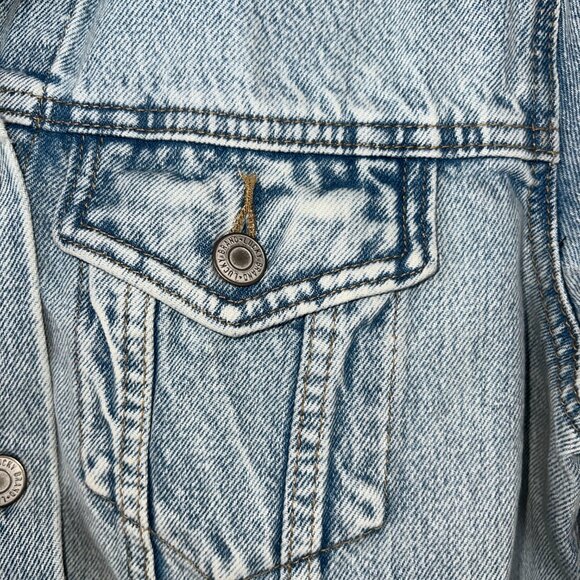 LUCKY BRAND Women's Tomboy Trucker Denim Jacket Medium Sirius Light Blue NWT - Picture 2 of 3